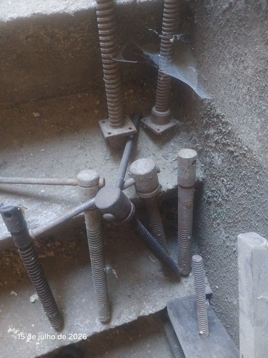 Tornos de  bancada de marceneiro