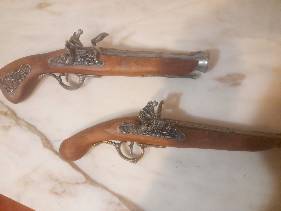 Conjunto de 2 Réplicas Pistolas de Pederneira Antigas