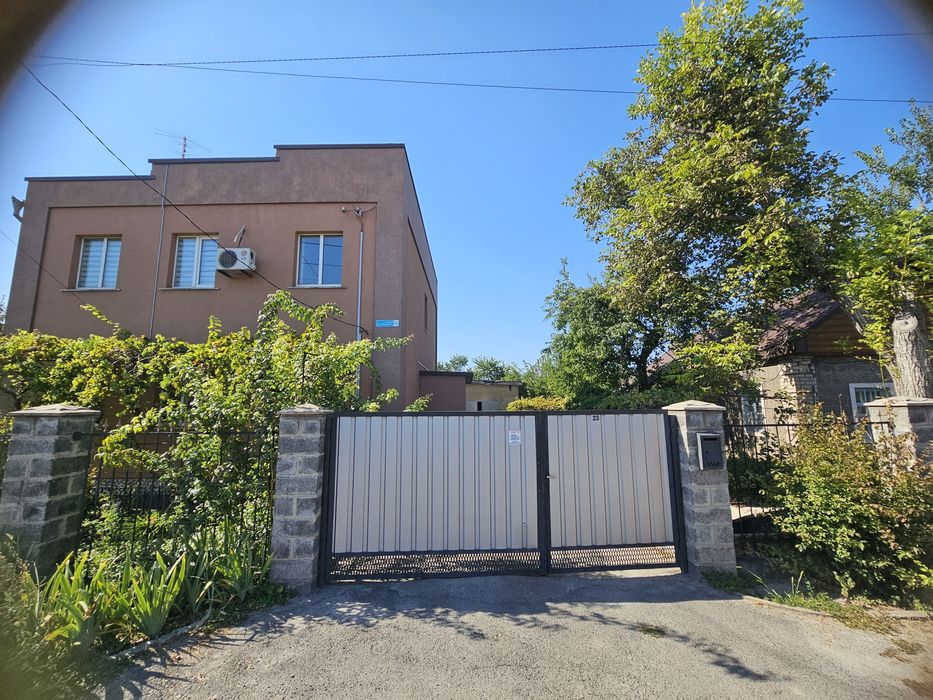 Продаж 2-х будинків по  вул.Локомотивна/120м2/ меблі техніка