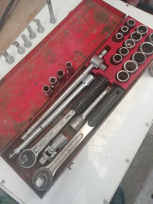 Jogo de 13+4 Chaves de Caixa Sextavadas 6 Acessórios Facom