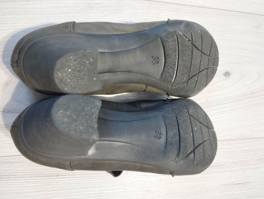 Buty damskie polbuty pantofle na obcasie 38 Khriò