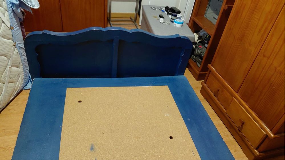 Cama single de madeira