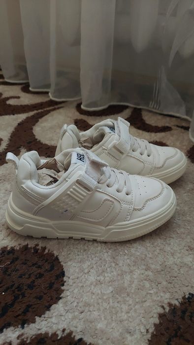 Кросівки 30 р. для дівчинки