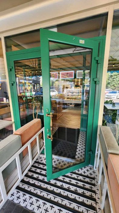 Сдам фасад 216 м2 Королева 18, БЕЗ коміссії під кафе,банк,клініку