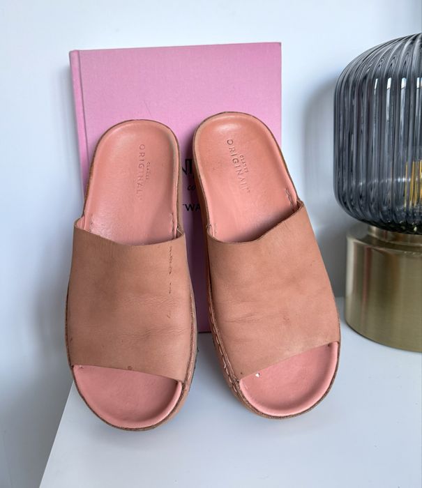 Klapki Clarks damskie koralowe 38 skóra naturalna