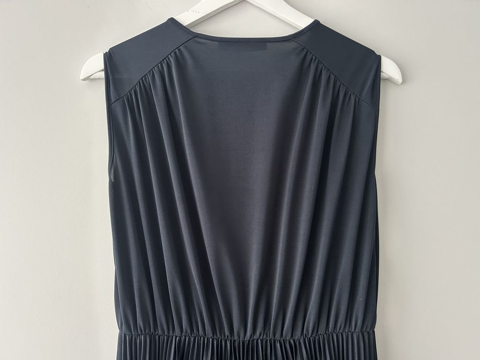 Vestido Marella azul escuro plissado