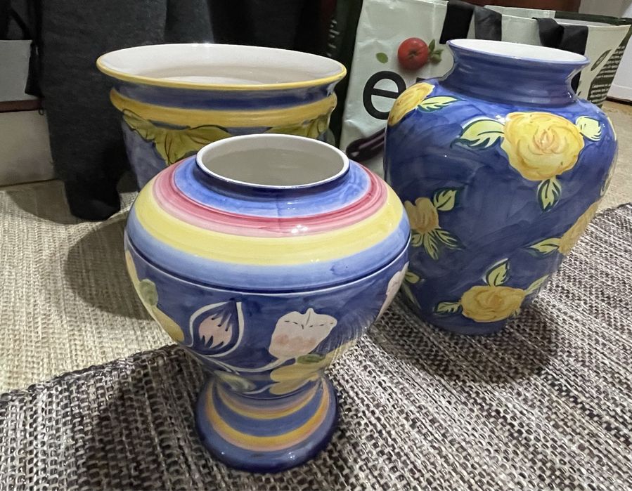 Pratos   + 3  jarras