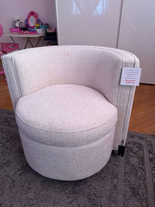 Продам вращающееся кресло новое Eichholtz модель Amanda.