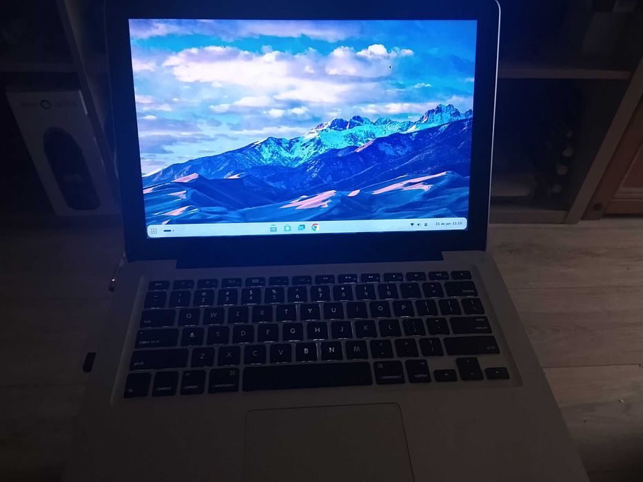 MacBook pro com instalação Linux zorin 18