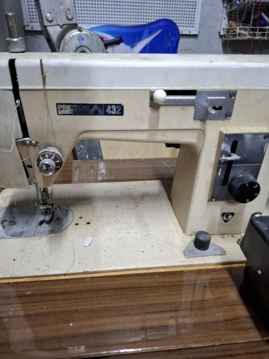 Stara maszyna do szycia Łucznik Predom 432