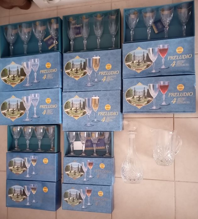 Copos de cristal + garrafa + jarro