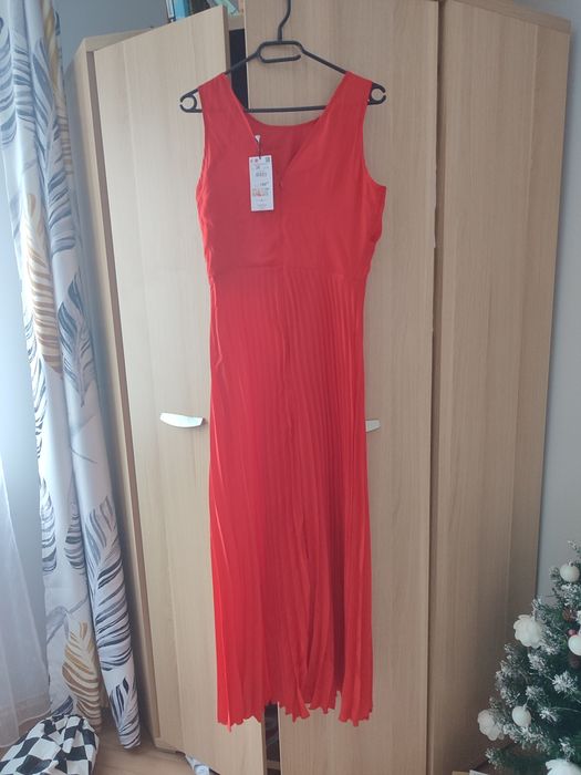 Sukienka czerwona maxi Reserved r.38