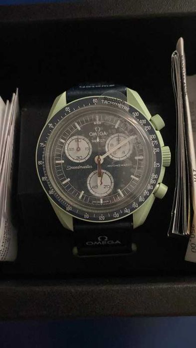 Omega x Swatch Mission To Earth MoonSwatch- SO33G100