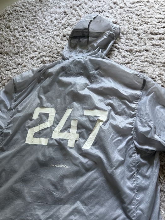 Ветрівка Represent 247