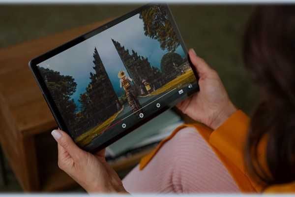 Недорогий планшет Lenovo Tab з металевим корпусом та стилусом