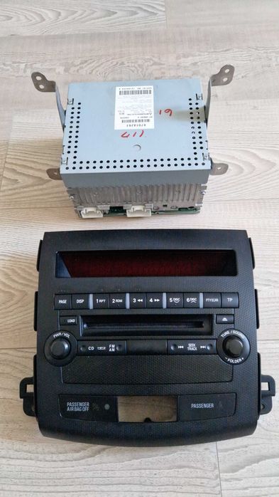 продам штатна магнітола mitsubishi outlander xl