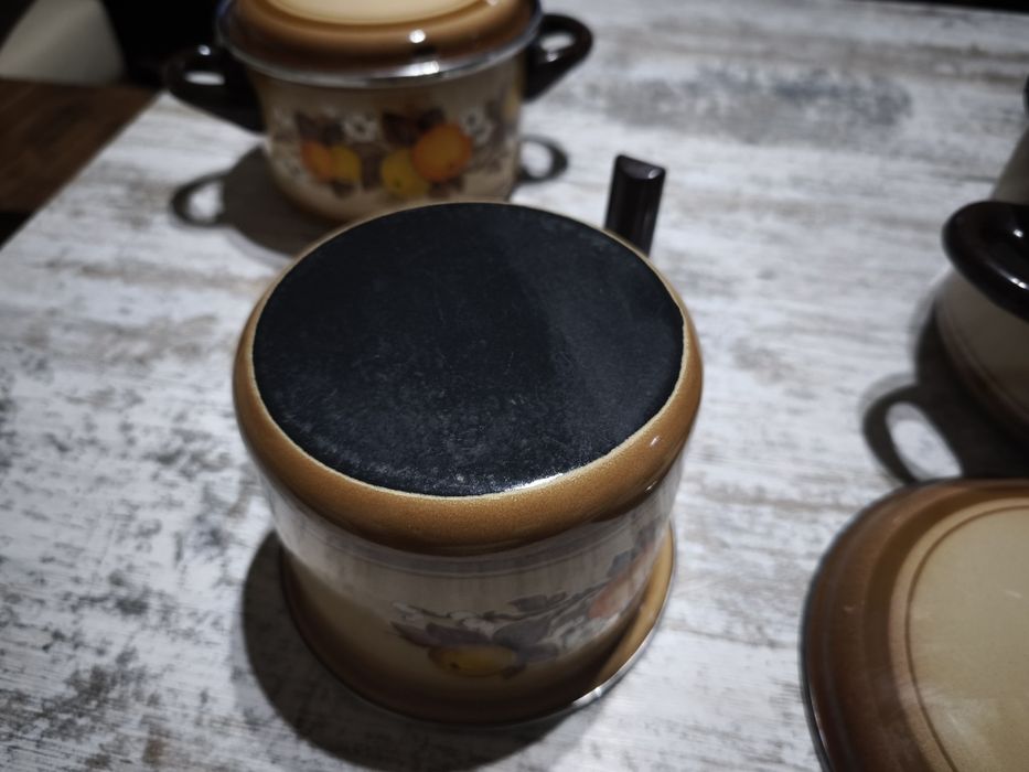 Zestaw garnków emaliowanych .