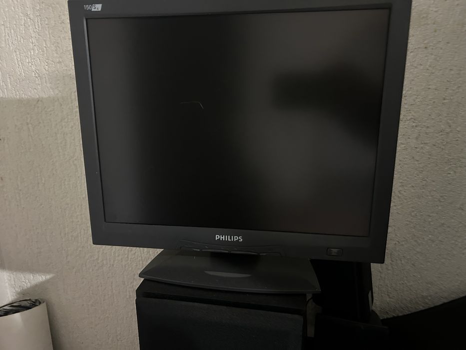 Monitor Philips sprawny i komputer