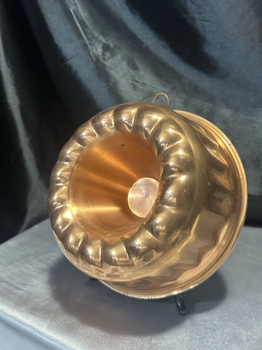 Miedziana Foremka na Babkę – Elegancka, z Kółeczkiem do Zawieszenia