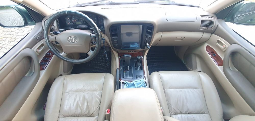 Toyota Land Cruiser 100 Auto Executive