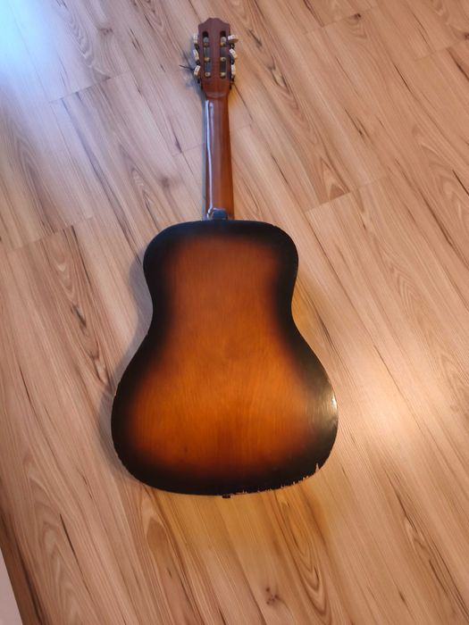 Stara gitara drewniana