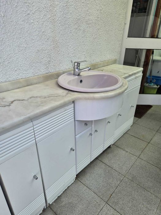 Móvel com Lavatório