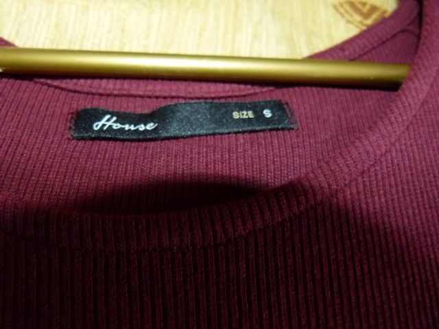 Burgundowa sukienka midi House S/M wycięte ramiona