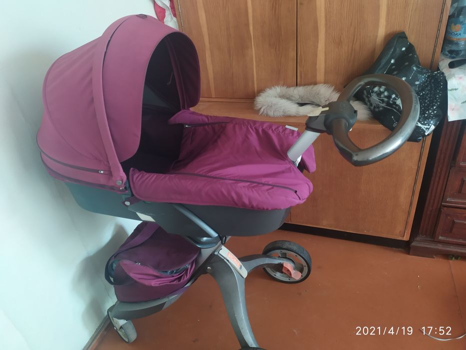 Срочный продаж Коляска Stokke  и ванночки для купания