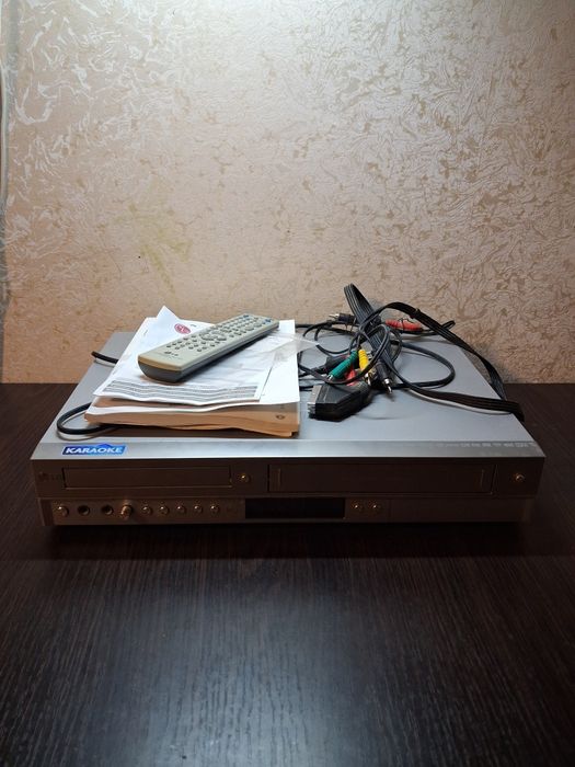 DVD-рекордер / видеомагнитофон LG DVRK687X