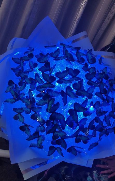 Букет с бабочками та трояндами. Подарунок