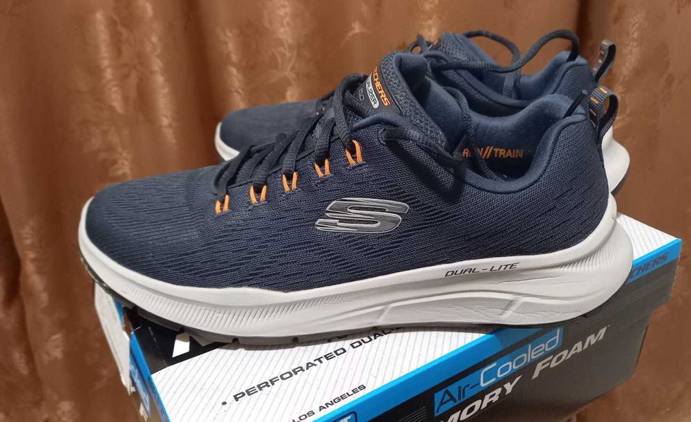 Кроссовки Skechers, размер 43