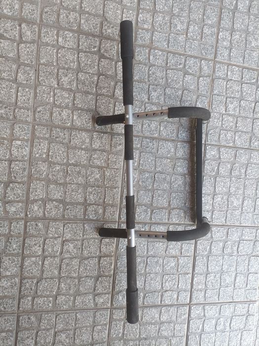 Drążek uniwersalny na framugę