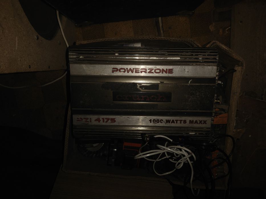 Усилитель 4 канальный, мощний.