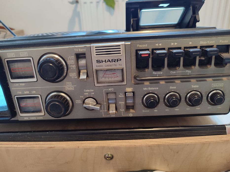 Sharp 5P-27G — телевізор, радіо та касетний магнітофон