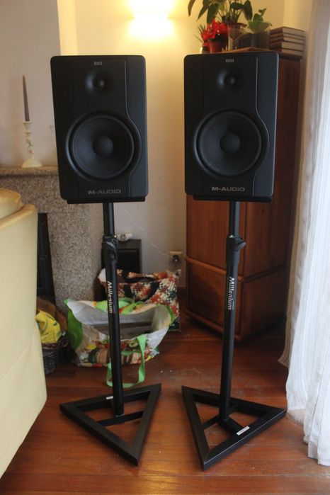 Monitores de Estúdio M-Audio BX8 D2 (par) + Suportes: Excelente Estado64729401490049120