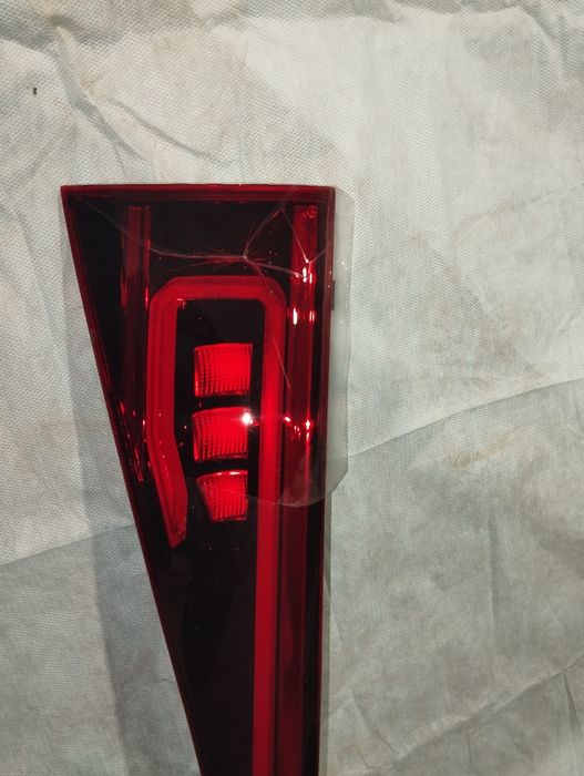 Продам задню Led-планку багажника на Мерседес EQB