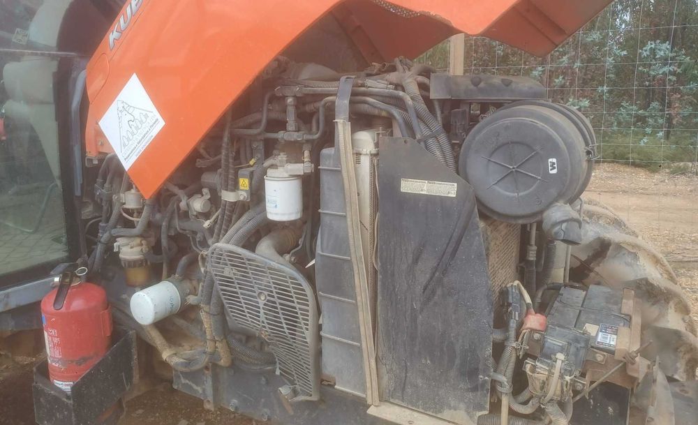 Trator kubota 9960