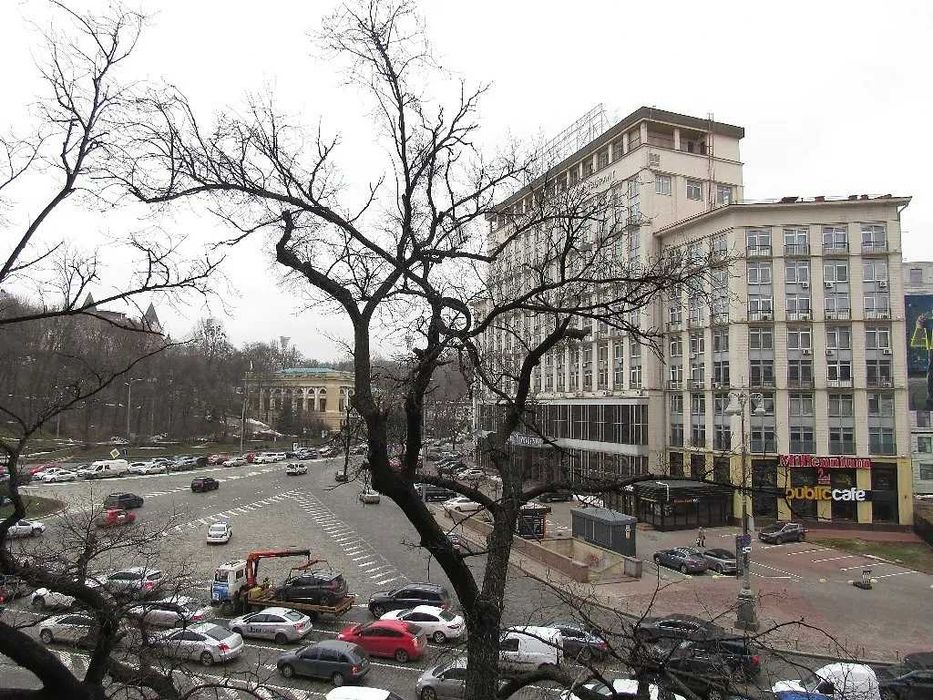Під ФОТО СТУДІЮ. 54 м2. 2 кімнати з ремонтом. Хрещатик вул. 16100 грн
