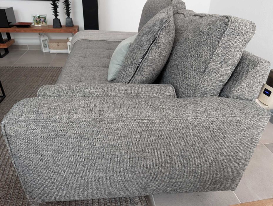 Modern Grey Chaise Lounge / Sofa – Gently Used for pick up Ferragudo