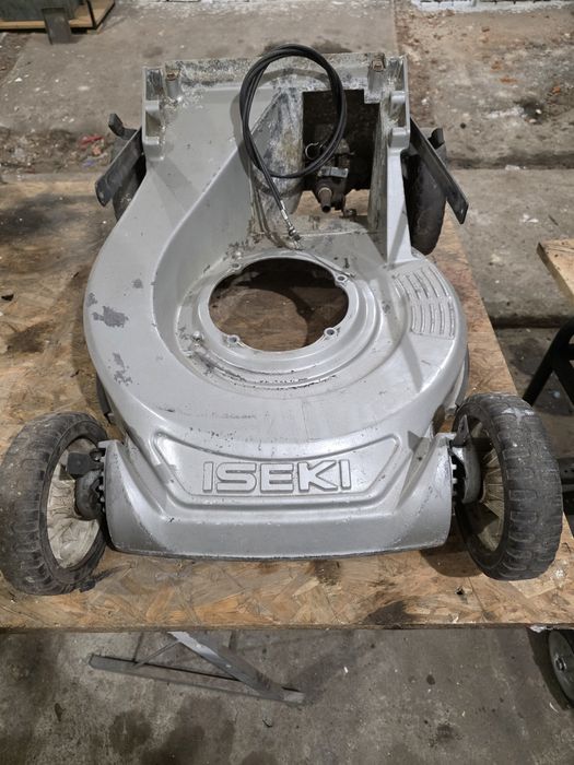Iseki SW 521 obudowa laweta stan bdb kółka napęd