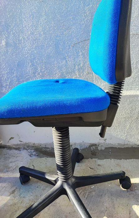 Cadeira de Escritório Ergonómica Azul – Ajustável