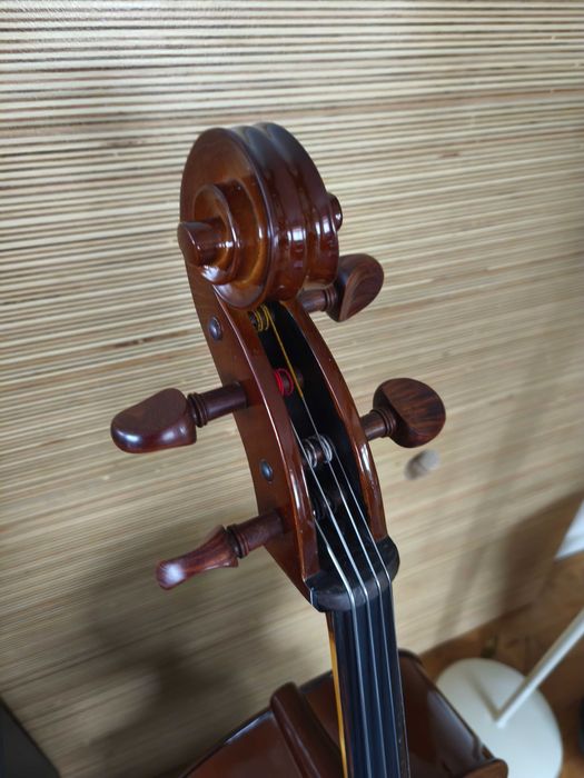 Violoncelo 1/2 Stentor Sudent I  com cavalete Oficina dos Violinos.