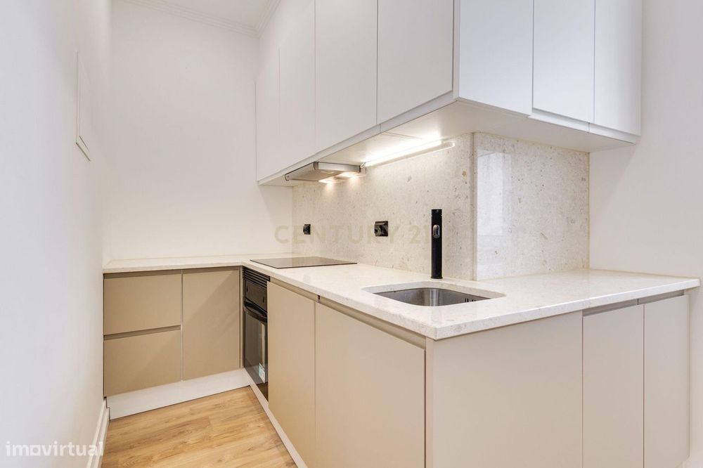 Apartamento T2, totalmente renovado.