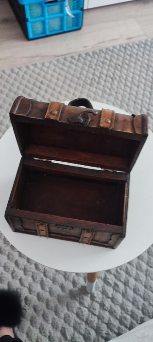 Kuferek drewno na biżuterię