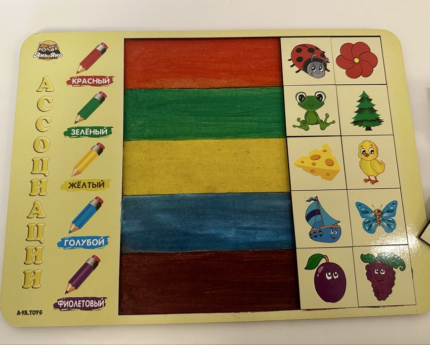 Деревʼяний сортер «Асоціаціі» фірми Ань-Янь