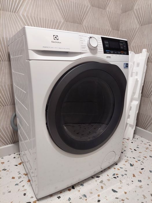 Прально-сушильна машина Electrolux