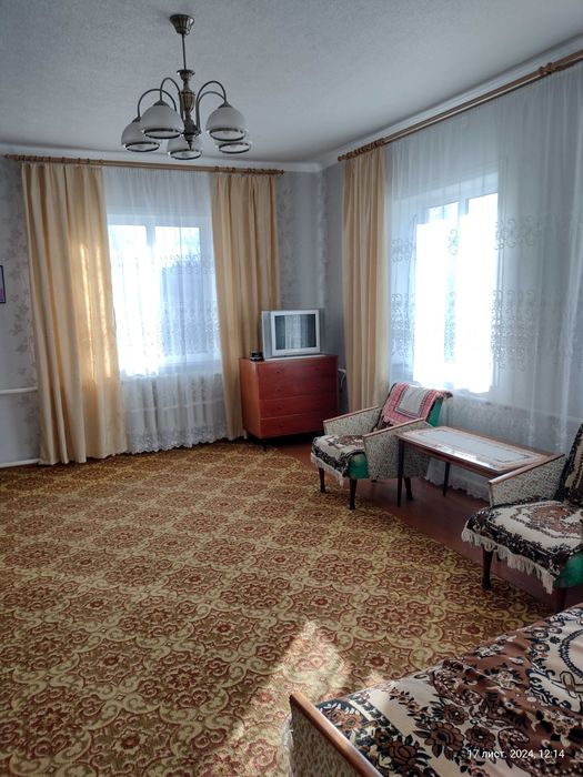 Будинок у центрі селища Варва Прилуцького району Чернігівської області