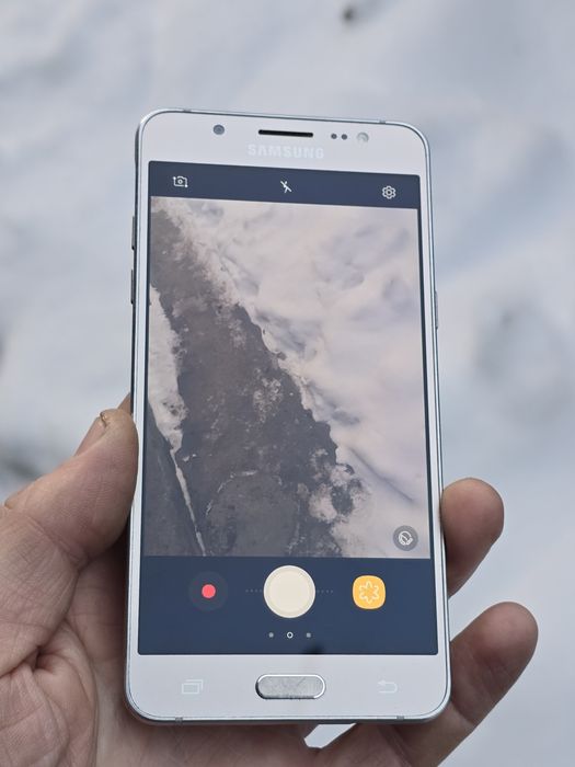 Samsung  J5 (2016)  4G Android NFC