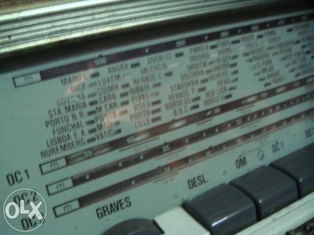 Radio antigo a valvulas a trabalhar
