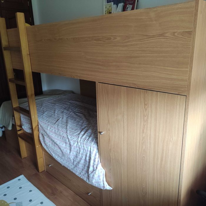 Beliche sem colchões com arrumação